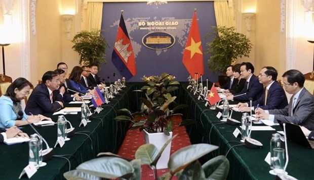Vietnamese, Cambodian foreign ministers hold talks hinh anh 1