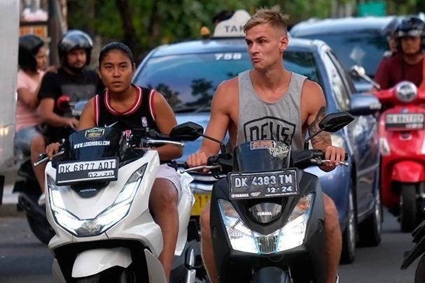 Indonesia moves to handle misbehaving foreign tourists on Bali hinh anh 1