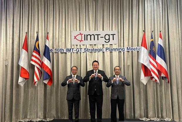 Indonesia, Malaysia, Thailand beef up cooperation hinh anh 1