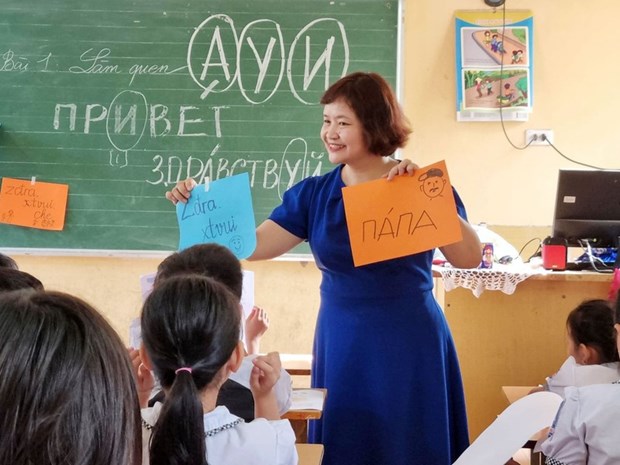 Vietnamese language taught on TV, targeting children living abroad hinh anh 1