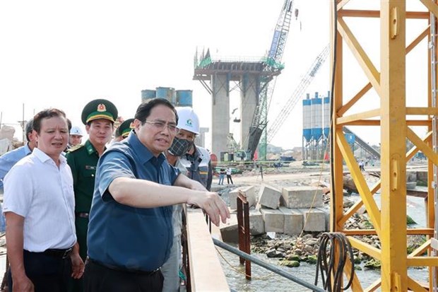 PM inspects major projects in Thua Thien-Hue hinh anh 2