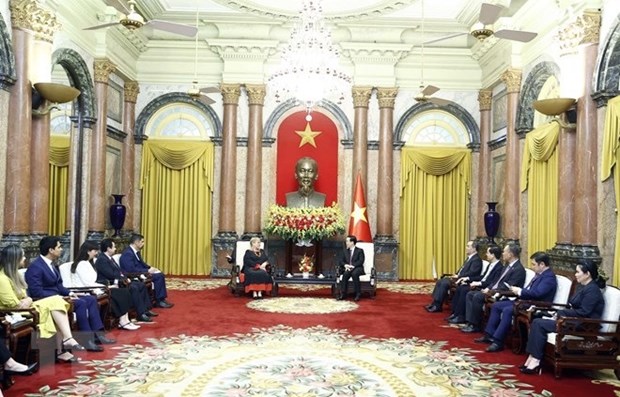 President Vo Van Thuong hosts former Chilean President hinh anh 2