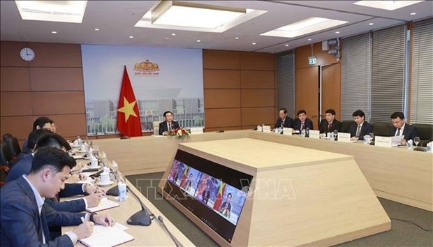Top Vietnamese, Chinese legislators hold online talks hinh anh 3
