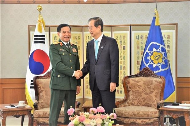 Defence Minister meets with RoK Prime Minister in Seoul hinh anh 2