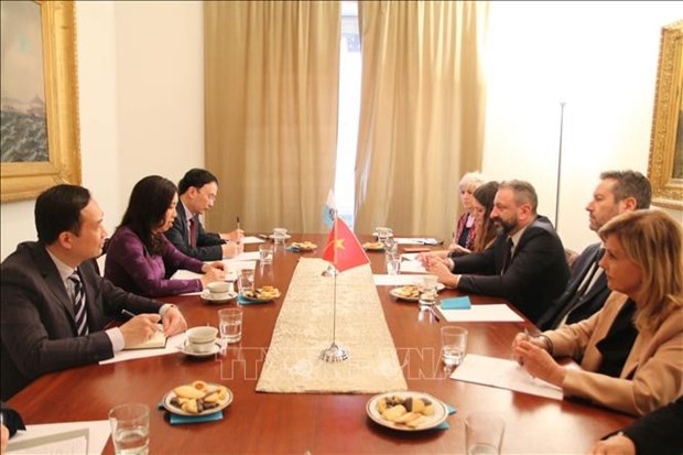 Vietnam, San Marino ministries reach agreement on political consultations hinh anh 1