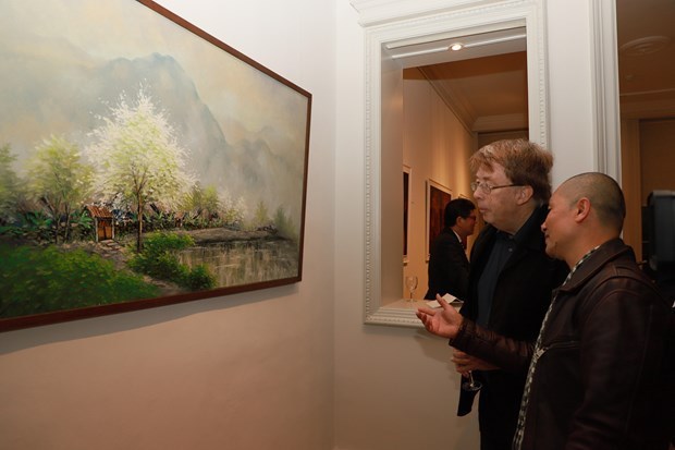 Exhibition popularising Vietnamese art opens in UK hinh anh 1