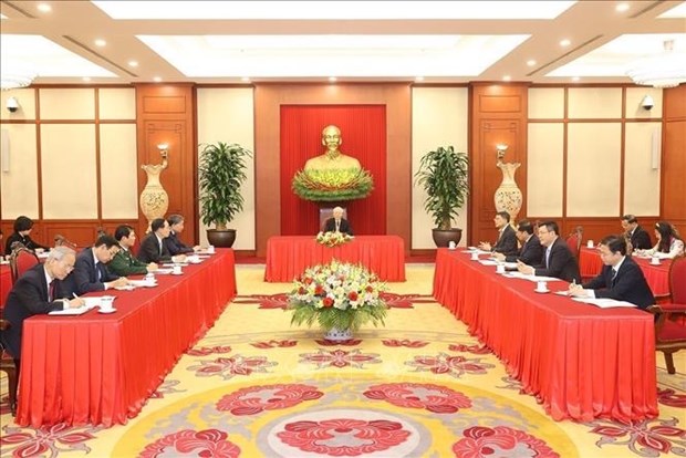 Party chief holds high-level phone talks with US President hinh anh 2