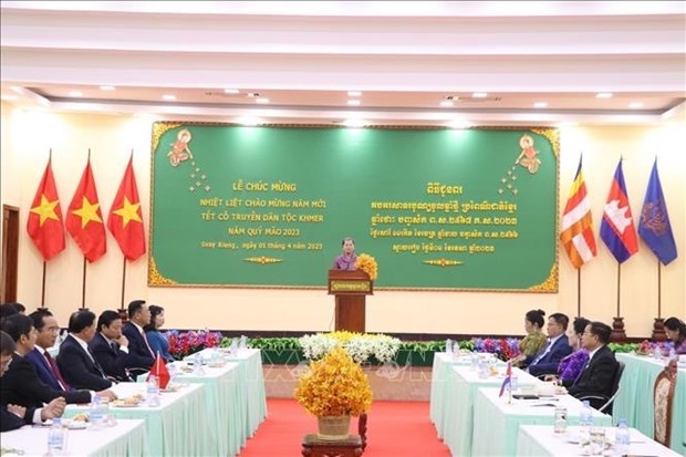 Long An, Tay Ninh leaders visit Cambodian province for Chol Chnam Thmay festival hinh anh 1