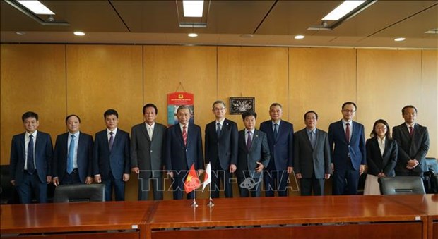 Vietnam, Japan vow to fortify security cooperation hinh anh 1
