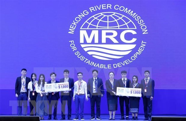 Vietnamese students win two second prizes at MRC technology contest hinh anh 1