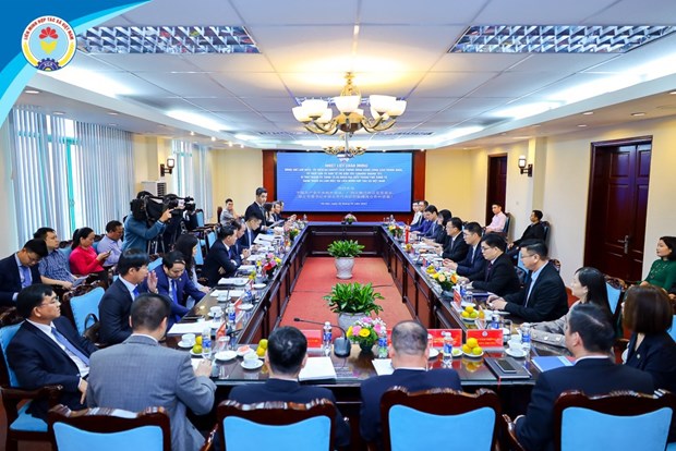 Officials seek to bolster ties between Vietnamese, Chinese cooperatives, enterprises hinh anh 2