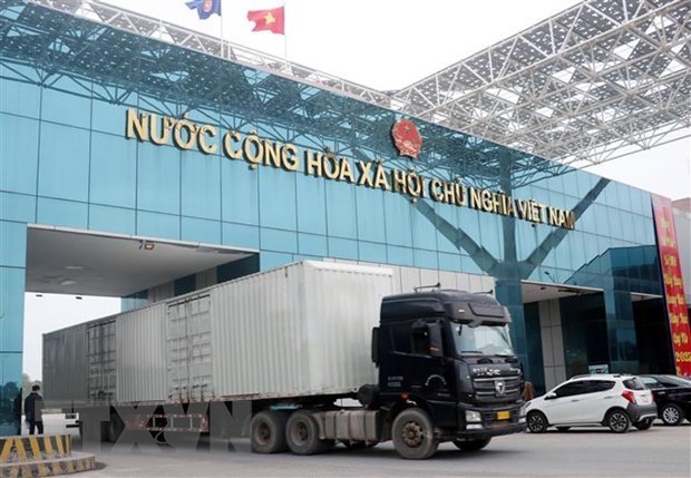 Mong Cai international border gate sees strong recovery hinh anh 1