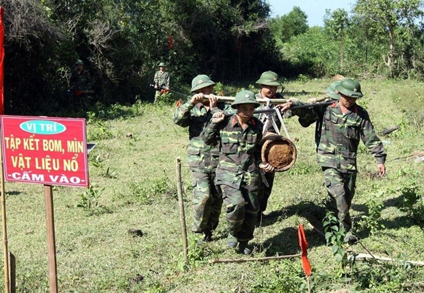 Quang Tri mobilising resources to tackle bomb/mine pollution hinh anh 2