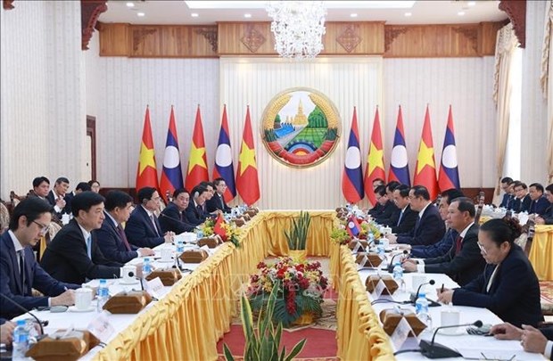 Vietnamese PM holds working session with Lao counterpart hinh anh 1