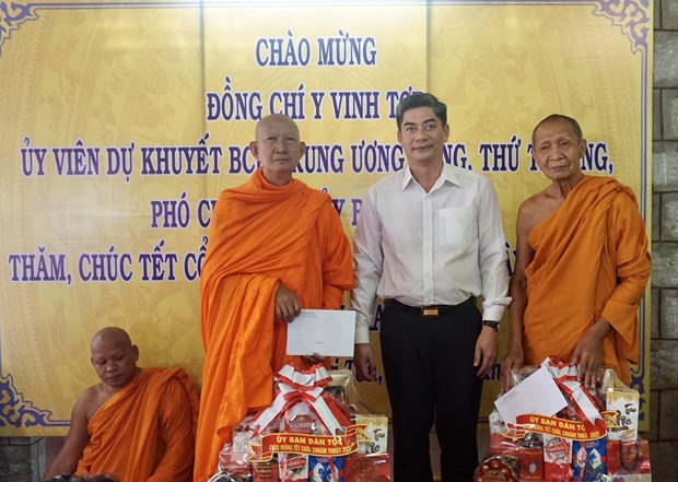 Greetings extended to Khmer people in An Giang on Chol Chnam Thmay festival hinh anh 1