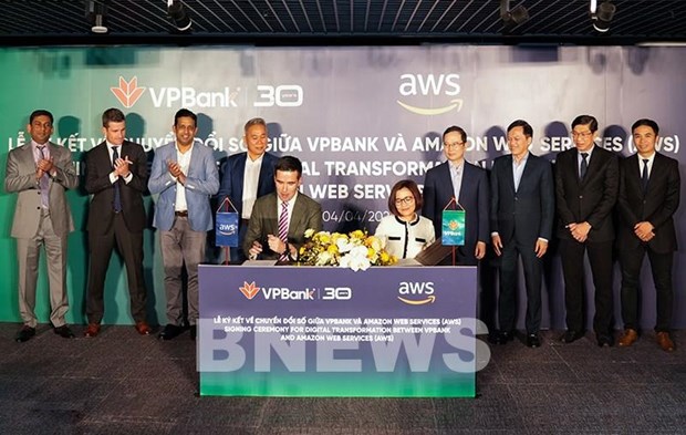 VPBank collaborates with Amazon Web Services to lift digital banking experience hinh anh 1