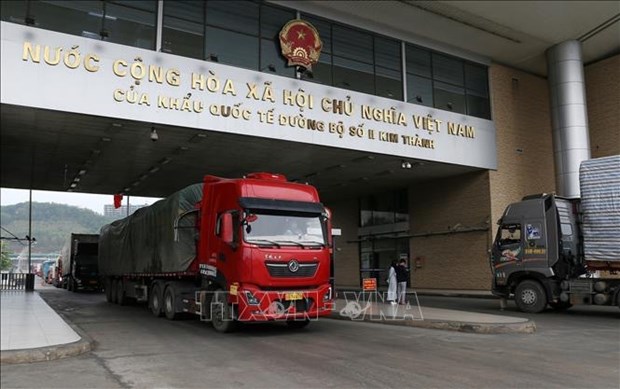 Exports-imports via Lao Cai border gate thrive in Q1 hinh anh 1