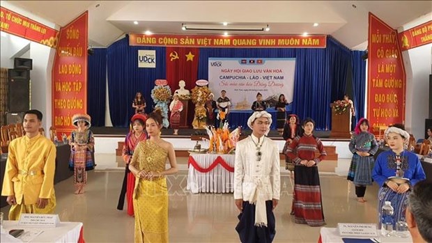 Lao, Cambodian students celebrate traditional New Year festivals in Vietnam hinh anh 1