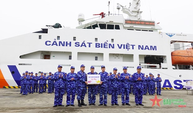 Coast Guards of Vietnam, China hold joint patrol hinh anh 1