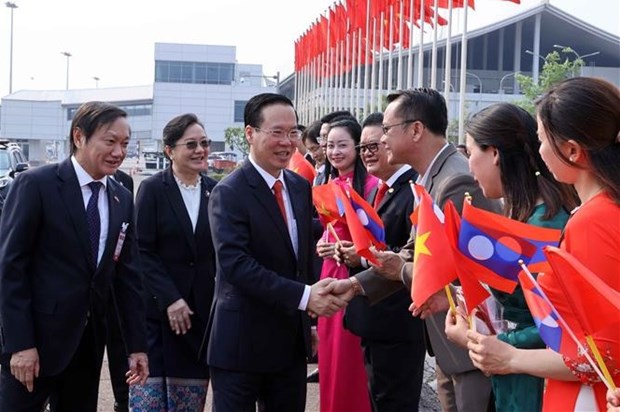 President arrives in Vientiane, beginning official visit to Laos hinh anh 1