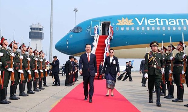 President arrives in Vientiane, beginning official visit to Laos hinh anh 2