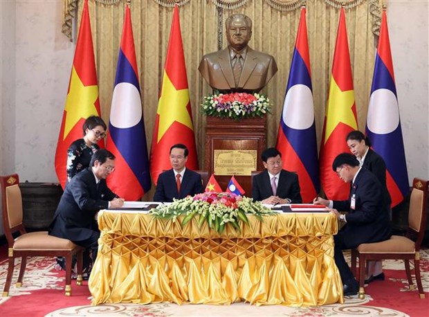 President wraps up two-day official visit to Laos hinh anh 2