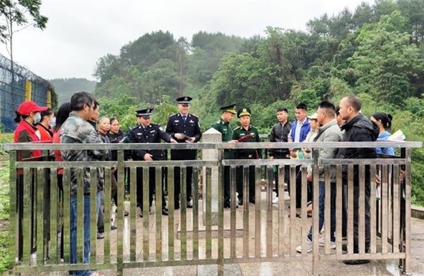 Vietnam, China raise public awareness of laws in border areas hinh anh 1