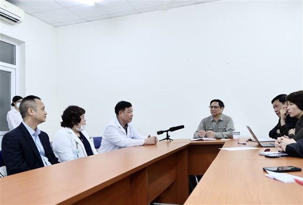 PM suggests proper review of healthcare system and supplies hinh anh 2