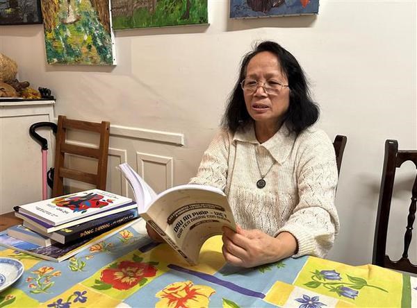Book spotlights Vietnamese, French imprints in names of streets hinh anh 2