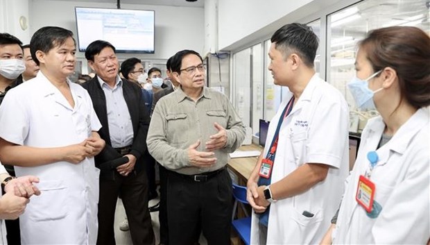 PM suggests proper review of healthcare system and supplies hinh anh 1