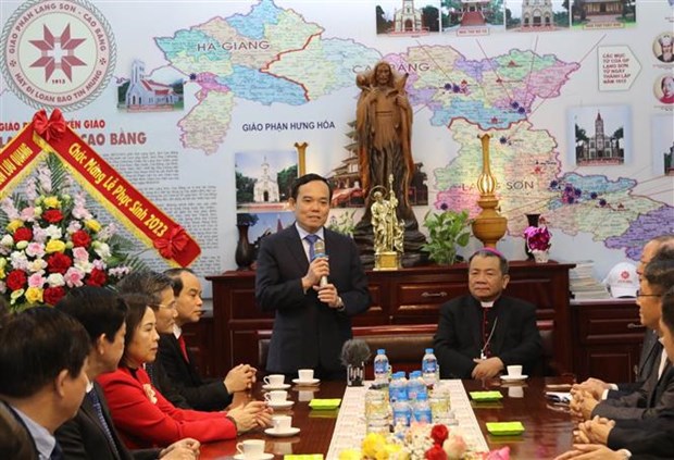 Deputy PM visits Lang Son’s religious organisations on Easter occasion hinh anh 1