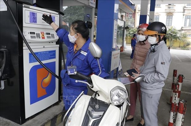 Petrol prices up more than 1,000 VND per litre hinh anh 1