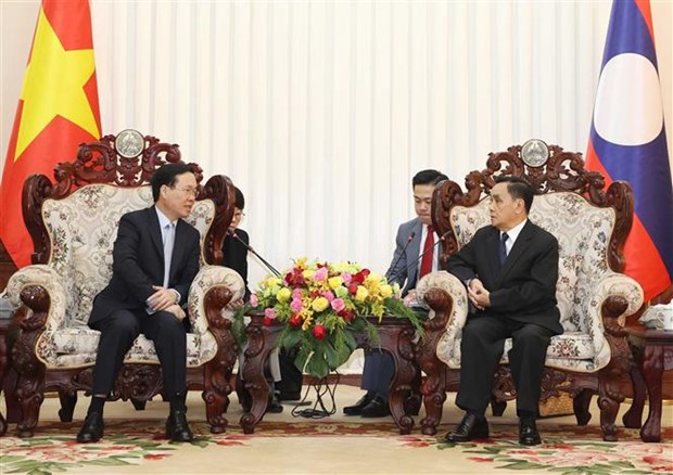 President visits Laos’ former senior leaders hinh anh 2