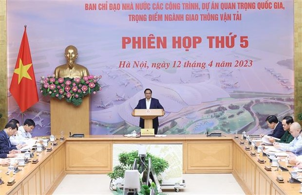 Prime Minister chairs meeting to remove obstacles for national key transport projects hinh anh 1