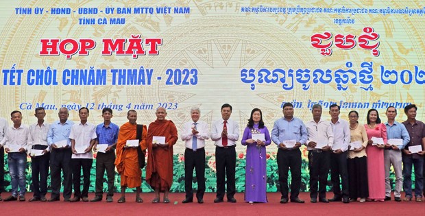 VFF leader congratulates Khmer people in Ca Mau on Choi Chnam Thmay festival hinh anh 1