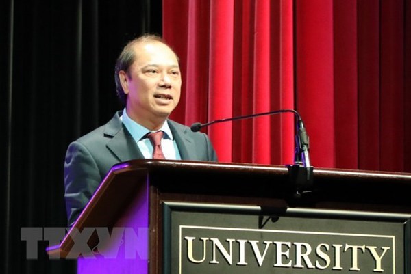 Ambassador talks to lecturers, students of University of Virginia hinh anh 1