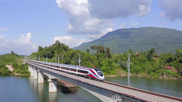 Laos-China cross-border passenger train services launched hinh anh 1