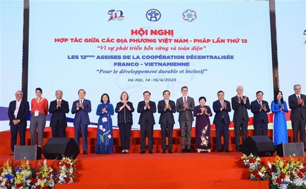 12th Vietnam-France decentralised cooperation conference kicks off in Hanoi hinh anh 1