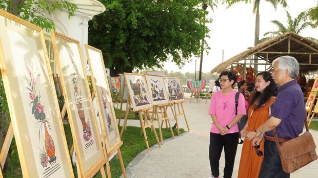 Hue exhibition showcases Vietnam’s folk paintings hinh anh 1