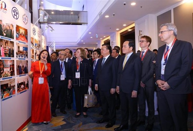 Exhibition spotlights Vietnam-France cooperative relations hinh anh 1