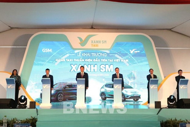 First electric taxi service launched in Hanoi hinh anh 2