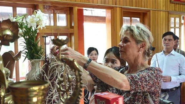 French delegation experience culture of Thai ethnic minority group in Yen Bai hinh anh 1