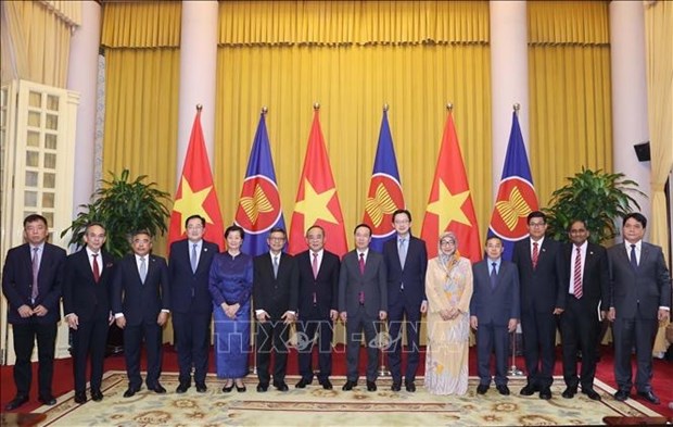 President hosts ASEAN ambassadors hinh anh 1