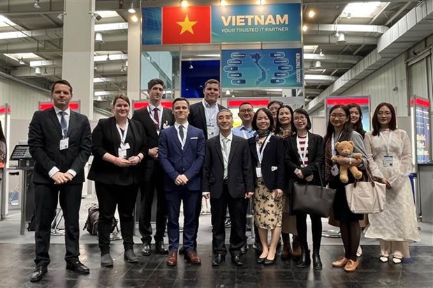 Vietnamese firms attend IT, industrial expo in Germany hinh anh 1