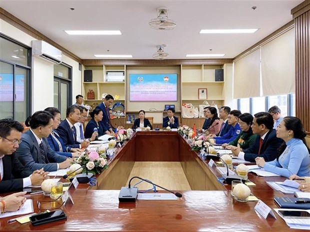 HCM City boosts cooperation with Laos’ Champasak, Vientiane hinh anh 1