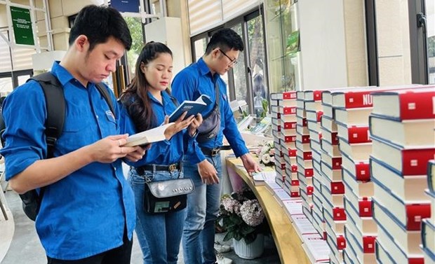 Activities to develop reading culture sustainably held across Vietnam hinh anh 1
