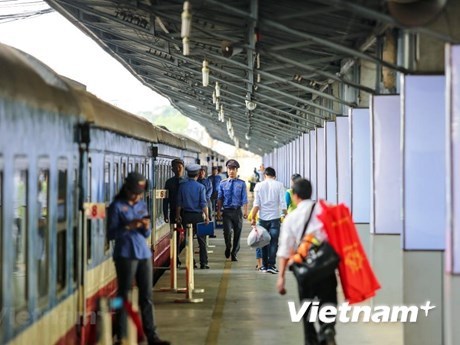 Transport firms prepare for increasing travel demand during long holidays hinh anh 2