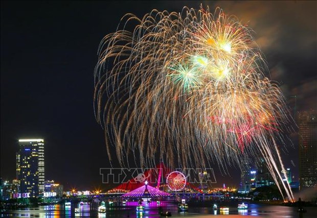 Fireworks festival elevates Da Nang tourism to new height hinh anh 1