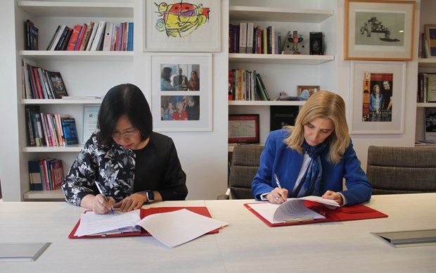 Vietnamese, Argentine news agencies sign cooperation agreement hinh anh 2