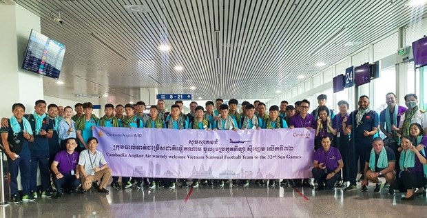 SEA Games 32: Vietnam's U22 football team arrive in Cambodia hinh anh 1